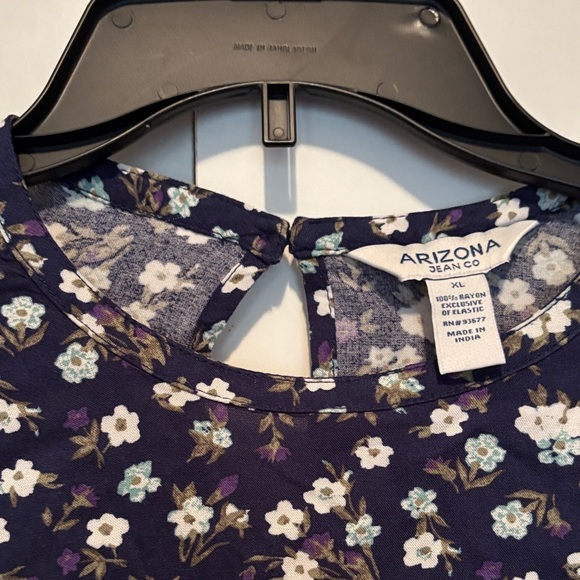 Floral Print Women's Top - Navy and White Arizona Jean Company - Picture 2 of 4